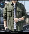 Dettaglio della camicia cargo uomo verde militare a maniche lunghe con due tasche - M / Verde Militare