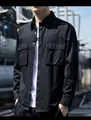 Dettaglio camicia cargo nera a maniche lunghe con tasche sul petto e tessuto resistente - M / Nero