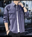 Dettagli di una camicia casual da uomo con doppie tasche a patta e colletto classico - M / Viola Grigio