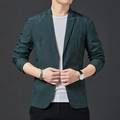 Veste cintrée homme vert foncé avec micro pois blancs sur fond gris minimaliste - 170 / Vert Foncé