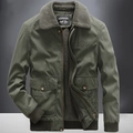 Grüne Herren-Fliegerjacke mit warmem Kunstlammfellfutter und Sternstickerei-Detail - S / Armeegrün