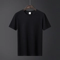 Klassisches schwarzes Herren-T-Shirt mit Rundhalsausschnitt am Holzbügel in Studioqualität - M / Schwarz