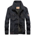 Giacca di jeans blu scuro da uomo con tasche a patta e cuciture a contrasto - S / Nero