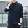 Camicia da uomo slim fit in cotone blu navy con spalline e tasca applicata sul petto - M / Blu scuro