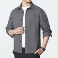 Camicia grigia slim fit a maniche lunghe da uomo con ricamo e tasca sulla manica sinistra - M / Grigio