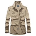 Khakifarbenes Herren Baumwoll-Cargohemd mit langen Ärmeln und klassischen Pattentaschen - M / Khaki