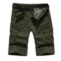 Pantaloncini cargo da uomo in cotone verde militare con tasche multiple e cintura - EU 29 / Verde Militare