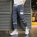 Pantaloni cargo jogger blu scuro da uomo con tasche grandi e dettagli bianchi - M / Blu Nebbia