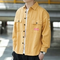 Camicia da lavoro in cotone giallo da uomo con due tasche sul petto e scritte stampate - M / Giallo Zenzero
