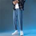 Helle blaue Herrenjeans mit weitem geradem Bein und stylischem Umschlag am Saum - S / Mittelblau