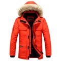 Parka pesante da uomo arancione con cappuccio in pelliccia sintetica e tasche multicarico - M / Rosso Arancio
