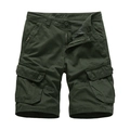 Dunkelgrüne Herren-Cargo-Shorts mit praktischen Taschen auf neutralem weißem Hintergrund - EU 30 / Armeegrün