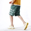 Short cargo homme vert foncé avec imprimé typographique blanc pour style de sport - M / Vert Gris