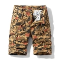 Pantaloncini cargo larghi da uomo con stampa mimetica marrone e dettagli floreali rossi - EU 38 / Giallo Terra