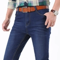 Donkerblauwe herenjeans met rechte pijpen, stretch, gewassen textuur en lederen riem - EU 29 / Denim Blauw