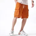 Pantalones cortos cargo naranjas para hombre con cordón blanco y bolsillos con solapa - M / Rojo Anaranjado