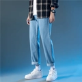 Vaqueros de mezclilla azul claro para hombre con corte recto y dobladillo vuelto - S / Azul claro