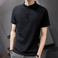 Schmal geschnittenes schwarzes Polo-Shirt für Herren mit drei Knöpfen und modischem Stil - M / Schwarz