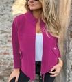Dettaglio della cerniera metallica e dei bottoni rotondi su una giacca rosa vivace - XS / Top / Rosso rosa