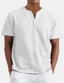 Dettaglio della maglia Henley bianca in cotone con scollo a V e chiusura a tre bottoni - S / Bianco