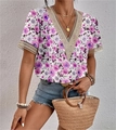Λεπτομέρεια της boho μπλούζας με φλοράλ σχέδιο, λαιμόκοψη V και χρυσή δαντέλα - 3XL / Tops / Τυπωμένο Ροζ