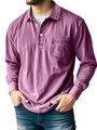 Dettaglio ravvicinato della polo in cotone lavato vintage con taschino e tre bottoni - S / Rosa