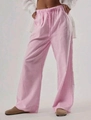 Dettaglio dei pantaloni casual a righe verticali bianche e rosa con coulisse in vita - S / Rosa