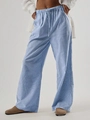 Dettaglio della vita elastica con coulisse sui pantaloni larghi a righe bianche e blu - S / Blu
