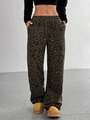 Dettaglio dei pantaloni leopardati a gamba larga con coulisse elastica e vestibilità comoda - S / Marrone Scuro