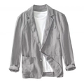 Detalle de chaqueta gris claro de algodón y lino con solapas de muesca y tela tejida - Gris