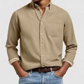 Dettaglio camicia da uomo color kaki a maniche lunghe con taschino e colletto a punta - S / Cachi