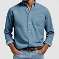 Dettaglio camicia in cotone grigio blu con colletto, tasca sul petto e bottoni a contrasto - S / Blu