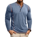 Dettaglio della maglia Henley blu-grigio con cuciture arancioni a contrasto e bottoni in legno - Taglia S / Blu