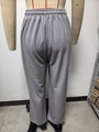 Detailansicht der grauen Waffelstrick-Hose mit weitem Bein und elastischem Hosenbund - S / Nicht spezifizierter Stil