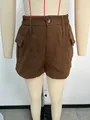 Detail van donkerbruine cargo shorts met hoge taille en grote praktische zakken - S / Donkerbruin