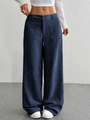 Dettaglio ravvicinato dei pantaloni in velluto a coste blu navy con ampie tasche frontali - Taglia S / Blu scuro