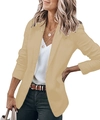 Nahaufnahme des beigen Business-Blazers mit klassischem Revers und Taschen-Detail - Aprikose