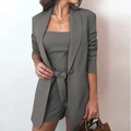 Dettaglio completo completo 3 pezzi grigio antracite con blazer, top e pantaloncini con cintura - XS / Top E Pantaloni / grigio scuro