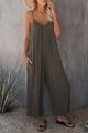 Detailansicht Damen-Jumpsuit mit schmalen Trägern und modischem Plissee-Ausschnitt - S / Grau