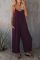 Detail eines tief pflaumenblauen Jumpsuits mit weitem Bein und feinen Trägern - S / Lila