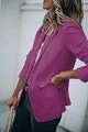 Detail van de paarse blazer met reverskraag en zijzakken voorzien van een klepje - Paars