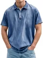 Détail du polo pour hommes en coton délavé bleu vintage avec trois boutons blancs - S / Hauts / Bleu