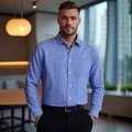 Hellblau kariertes Herren-Businesshemd mit Langarm und Brusttasche für Freizeitmode - S / Blau