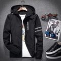 Schwarze Herren-Kapuzenjacke mit weißem Schriftzug im lässigen Streetwear-Look für Männer - S / Schwarz