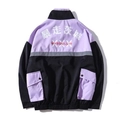Giacca cargo streetwear patchwork viola e nero con tasche posteriori e scritte grafiche - M / Viola