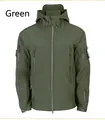 Vooraanzicht van de legergroene tactische softshell jas met capuchon en ritszakken - S / Groen