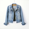 Schmal geschnittene hellblaue Damen-Jeansjacke mit Distressed-Details und Vintage-Waschung - S / Hellblau
