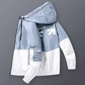 Herren Freizeitjacke mit Kapuze in Blau-Weiß-Farbblockdesign und Grafikdruck - M / S088 Hellblau (Blau-Weiß Splicing)