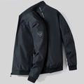 Schwarze Bomberjacke für Herren im Casual-Stil aus winddichtem Polyester mit Kapuze - M / 8001 Schwarz (Abzeichen-Stil)
