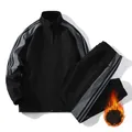 Herren Sportanzug in Schwarz mit Fleecefutter, inklusive Sportjacke und Hose - M / Schwarz Fleece Gefüttert
